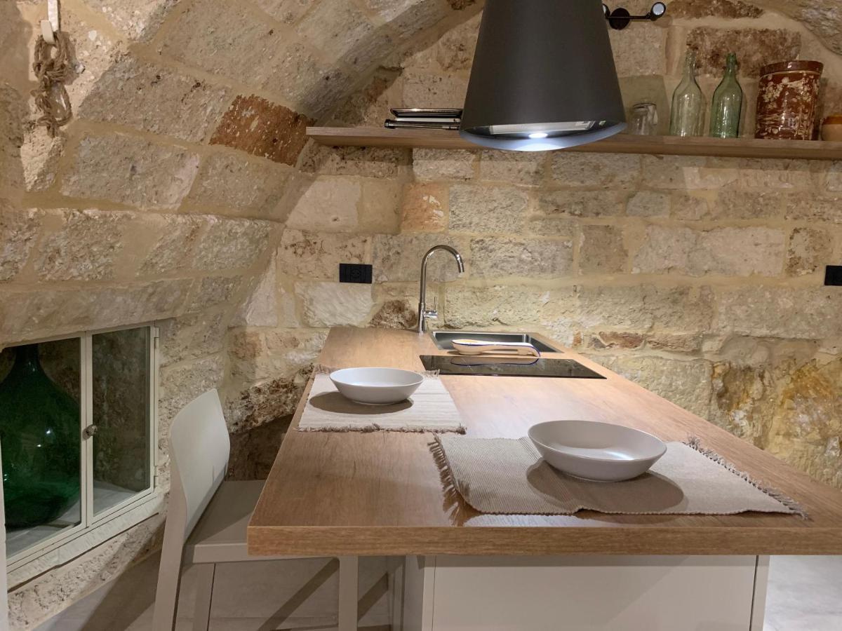 Petra Oikia * Corigliano dʼOtranto
